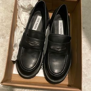Steve Madden black leather loafers